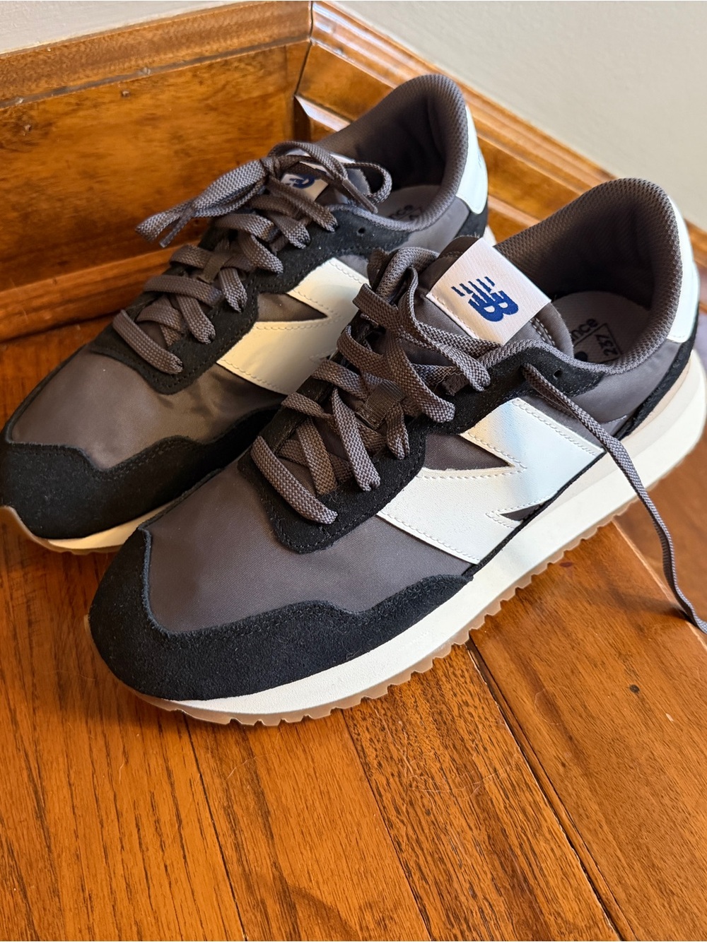 New Balance Men’s Gray, Black & White Retro Runner Sneakers